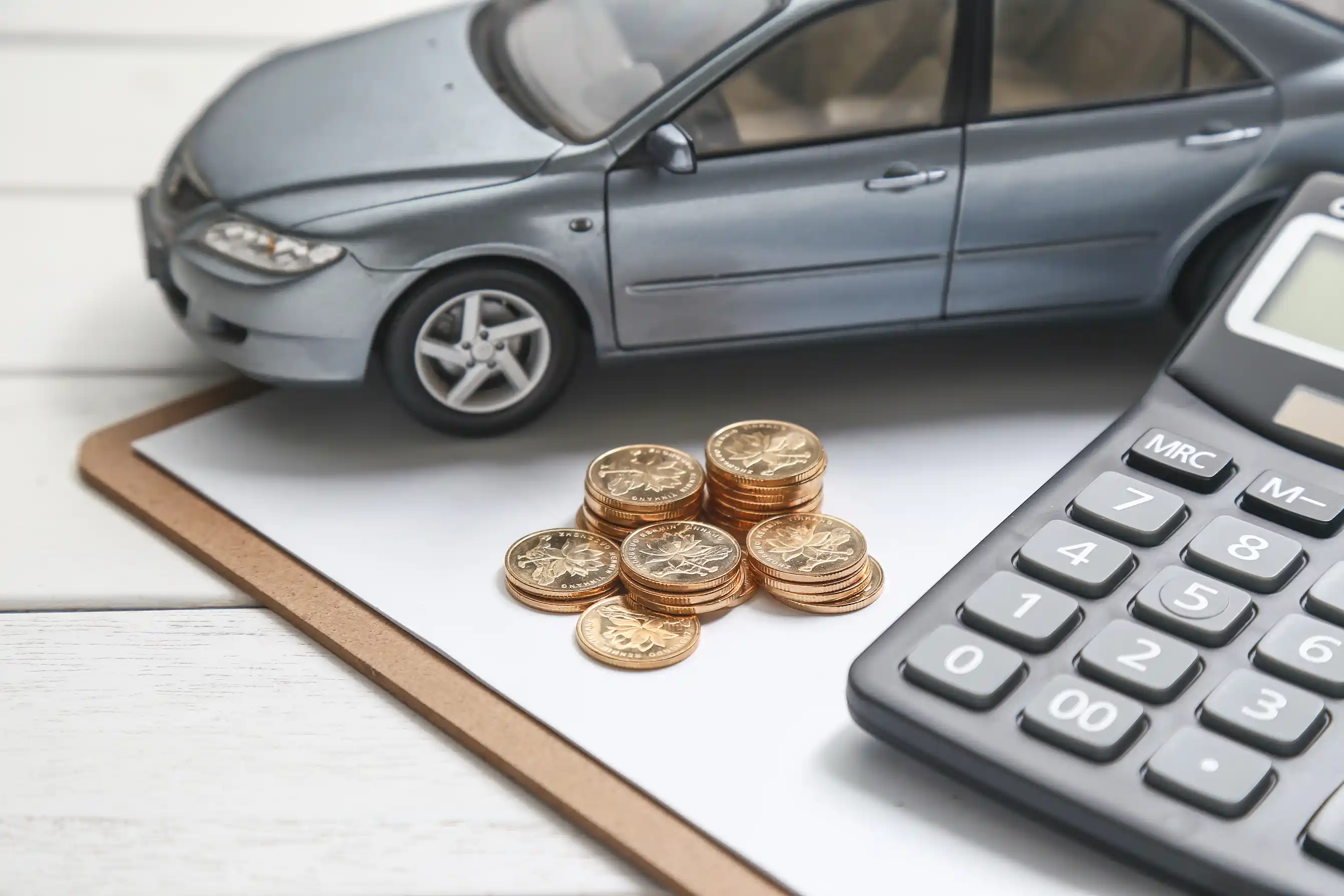 Por que é tão caro financiar um carro no Brasil? Entenda o que pesa nas parcelas Por que é tão caro financiar um carro no Brasil? Entenda o que pesa nas parcelas